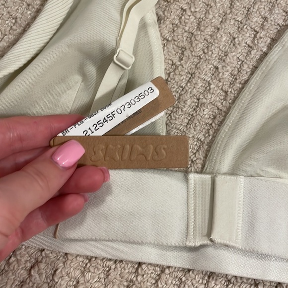 NWT SKIMS WHITE COTTON PLUNGE BRALETTE 2.0 - Picture 6 of 9